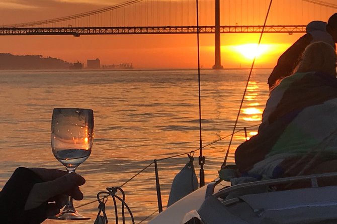 2 Hour Lisbon Sunset and Wine Sailing Tour - Key points at a glance