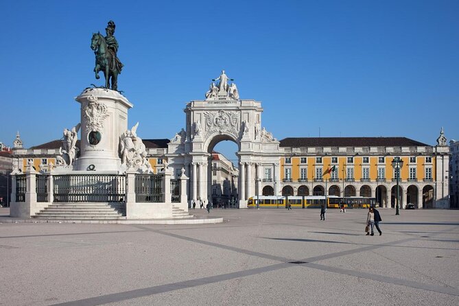 2 Hour Lisbon Sunset and Wine Sailing Tour - A two-hour route along the Tagus