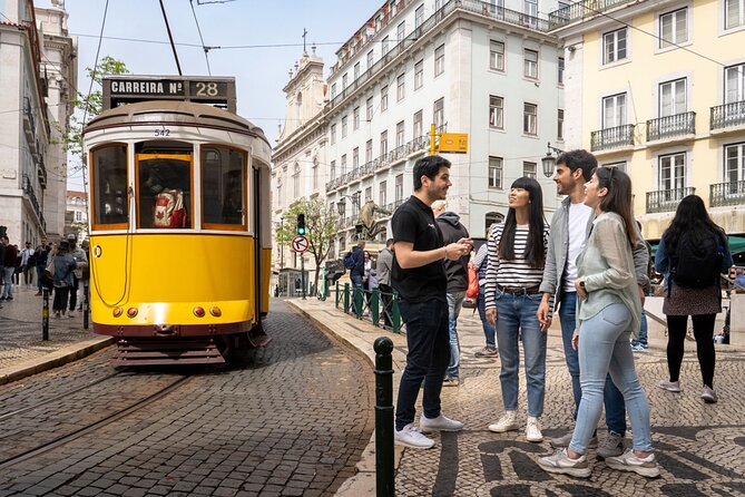 360º Lisbon: Helicopter Flight, Boat Trip and Old Town Walking - São Pedro de Alcântara gives you the first wide view