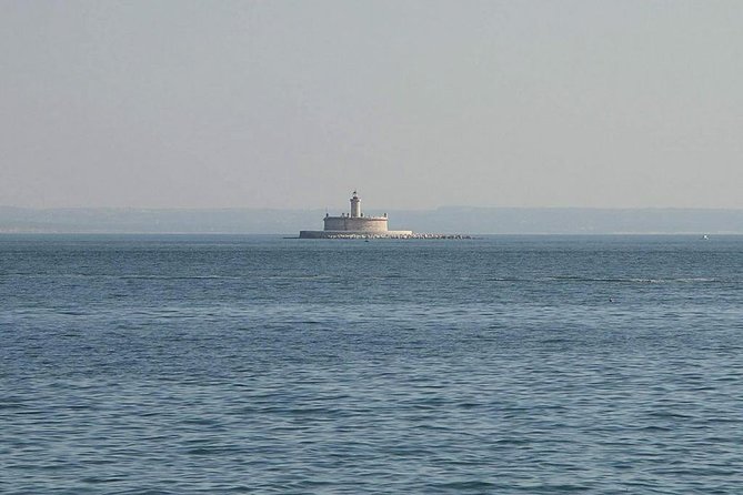 4 Hours Private Sailing Trip to Oeiras Beach - Passing Bugio Lighthouse Toward Oeiras Bay