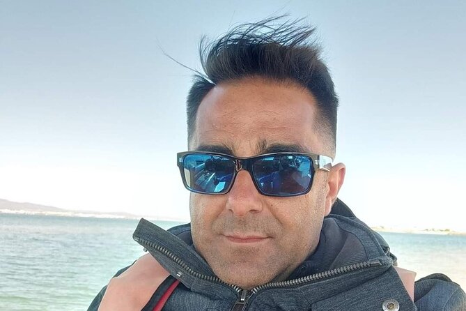 6 hour boat tour navegating through the Islands of Ria Formosa National Park - Oyster farms, dolphins, and local interpretation