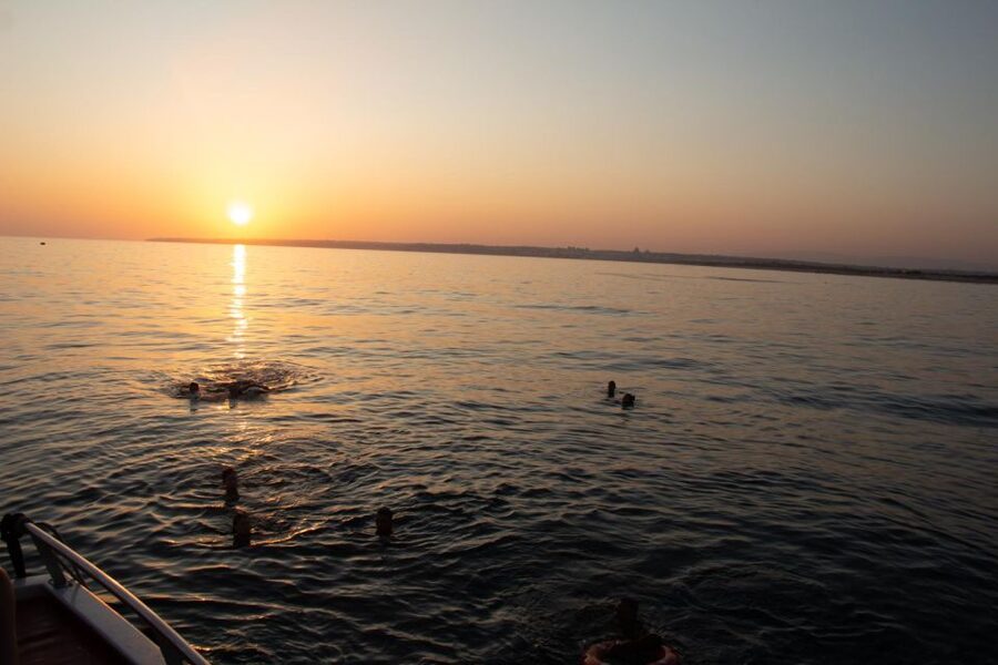 Albufeira: Algarve 3-Hour Benagil Sunset and Coastline Tour - What the Belize Segundo offers onboard