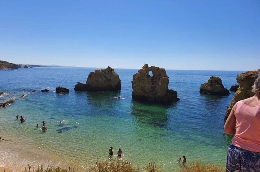 Albufeira: Beaches, Old Town, and Salgados Lagoon Jeep Tour - Praia dos Arrifes has the most dramatic rock shapes