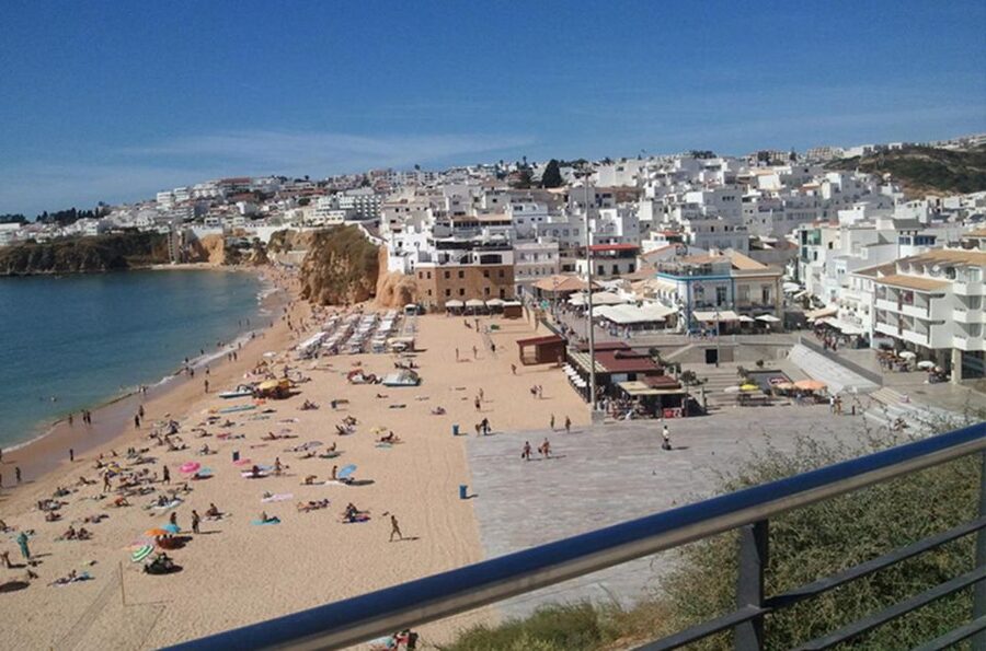 Albufeira: Beaches, Old Town, and Salgados Lagoon Jeep Tour - Praia da Galé gives you the tour’s longest beach break