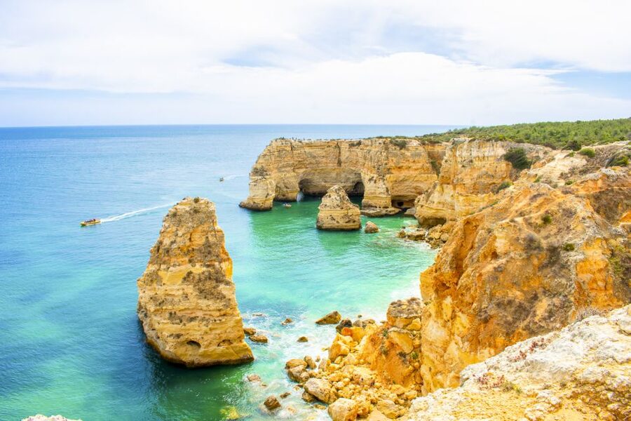 Albufeira: Benagil Caves & Dolphin Watching Speed Boat Tour - What the boat ride feels like in real conditions