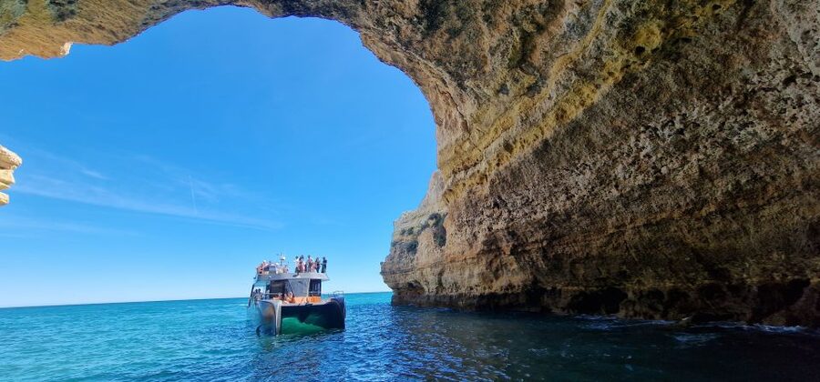 Albufeira: Coastline and Benagil Caves Tour by Catamaran - From Armação de Pêra to Nossa Senhora da Rocha