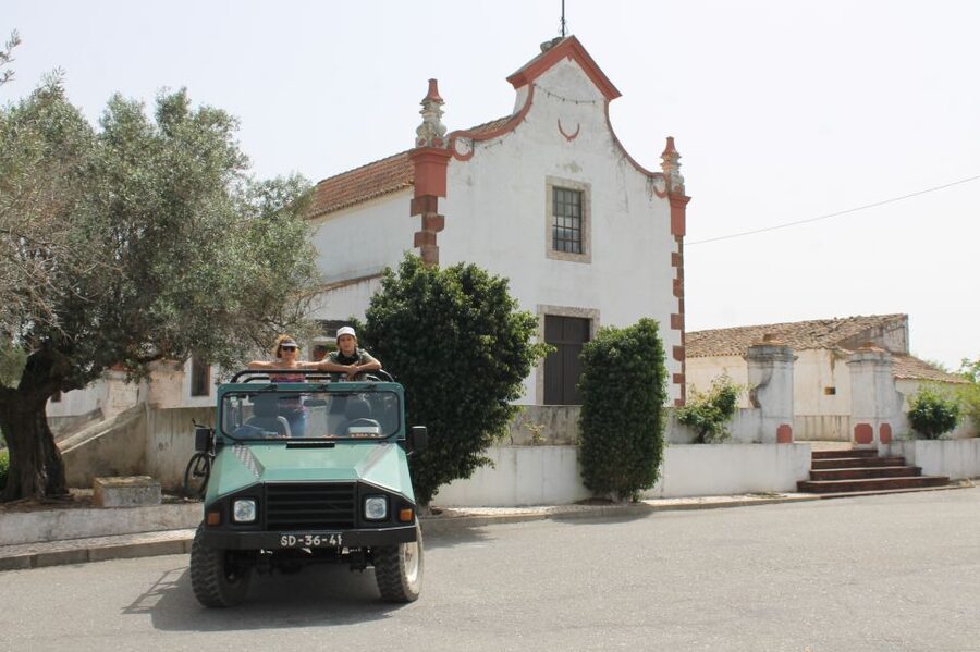 Albufeira: Jeep Safari Half-Day Countryside Tour - What the guides add to the experience