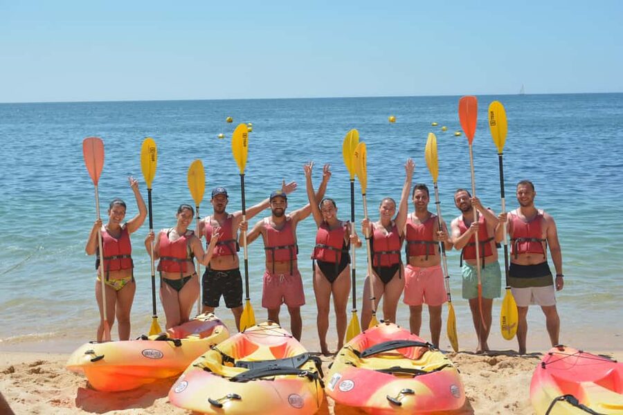 Albufeira: Kayak Tour of Hidden Caves and Secret Beaches - What the guides do well