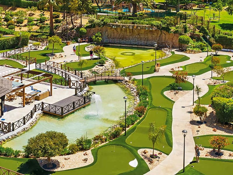 Albufeira: MiniGolf Adventure Park Entry Ticket - Waterfalls, planting, and shaded sections