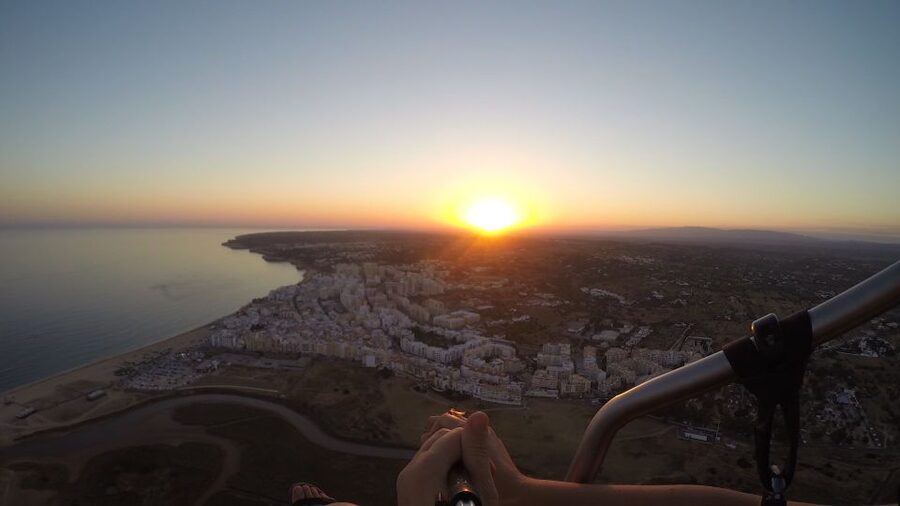 Albufeira: Paragliding and Paratrike Tandem Flights - What the $94 price buys you