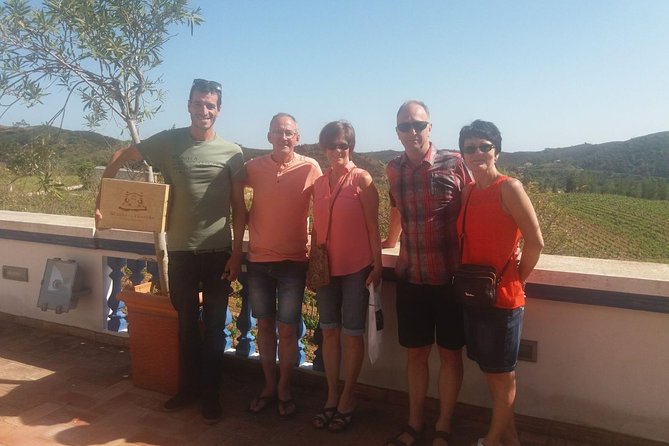 Albufeira Wine Tasting: Boutique Winery Tour & Historic Silves - What the guides add to the day