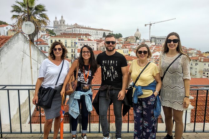 Alfama and Mouraria Tour - The oldest neighbourhoods in Lisbon - Lisbon Cathedral and the road uphill