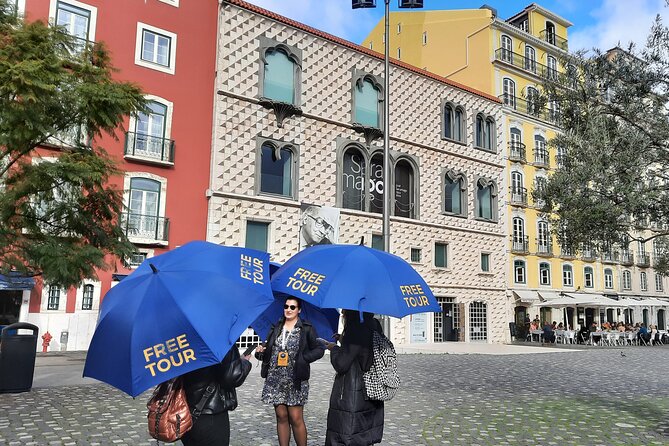 Alfama Tour in Lisbon Old Town - Largo do Chafariz de Dentro and the Old Central Plaza