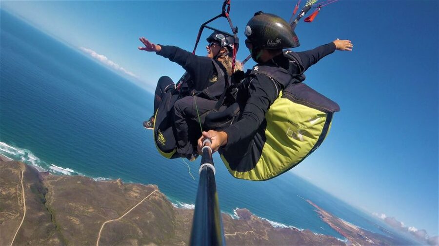Algarve Coast: Paragliding Experience - Landing smoothly and returning to the meeting point