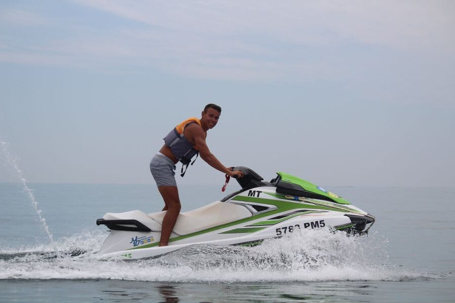 Algarve: Jet Ski Rental in Armação de Pêra - Weather, cancellation, and language support
