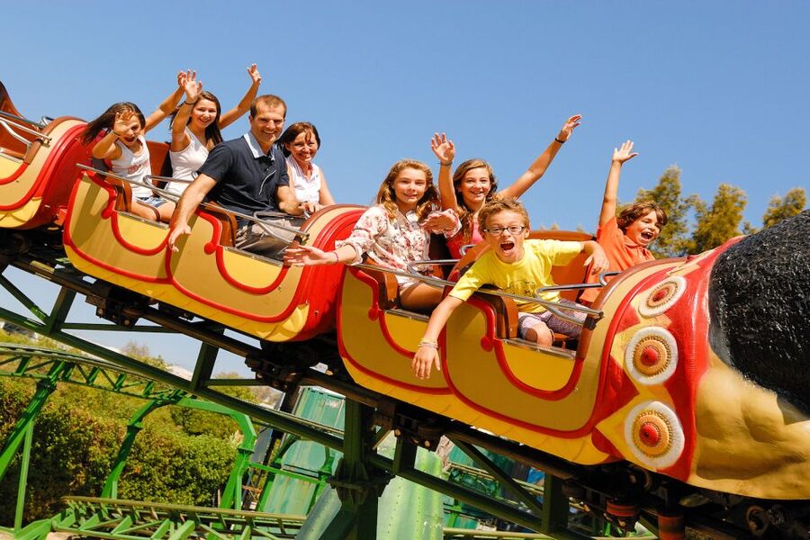 Algarve: Zoomarine Amusement Park Entry Ticket - Food, seating, lockers, and practical comfort