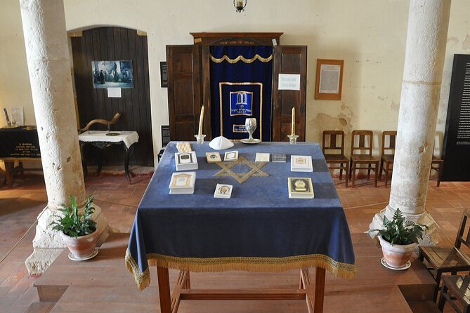 All of Tomar's history and loads of fun. - A pottery workshop with a practical souvenir