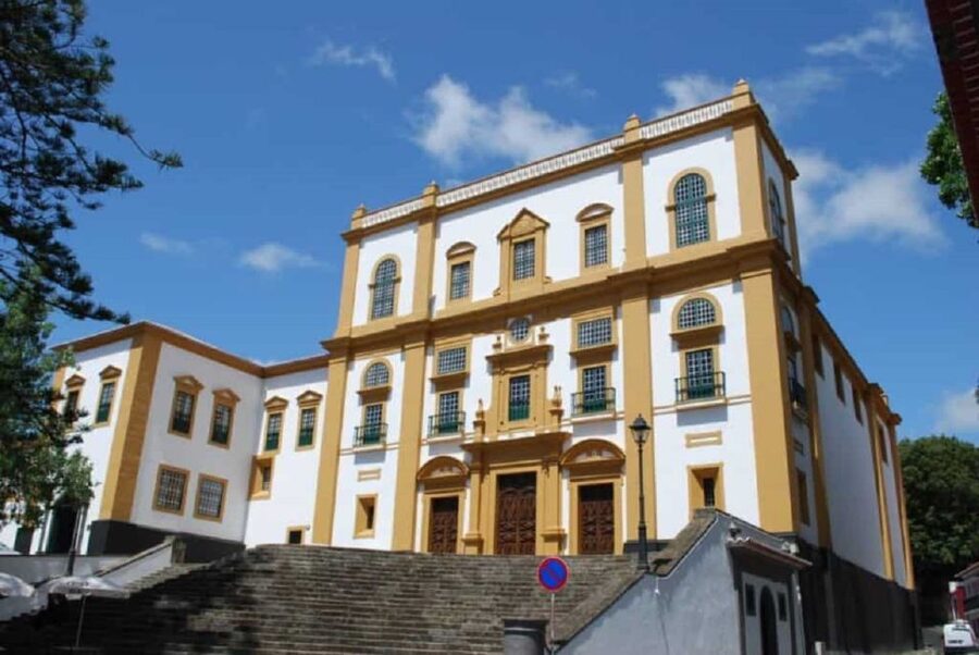 Angra do Heroísmo: Walking Tour with Local Pastry and Coffee - Teatro Angrense and the final city sights