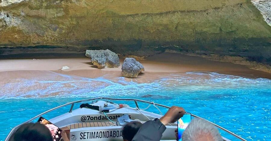 Armação de Pêra: Benagil´s 15 Best Caves Boat Tour - Why the small boat makes a difference