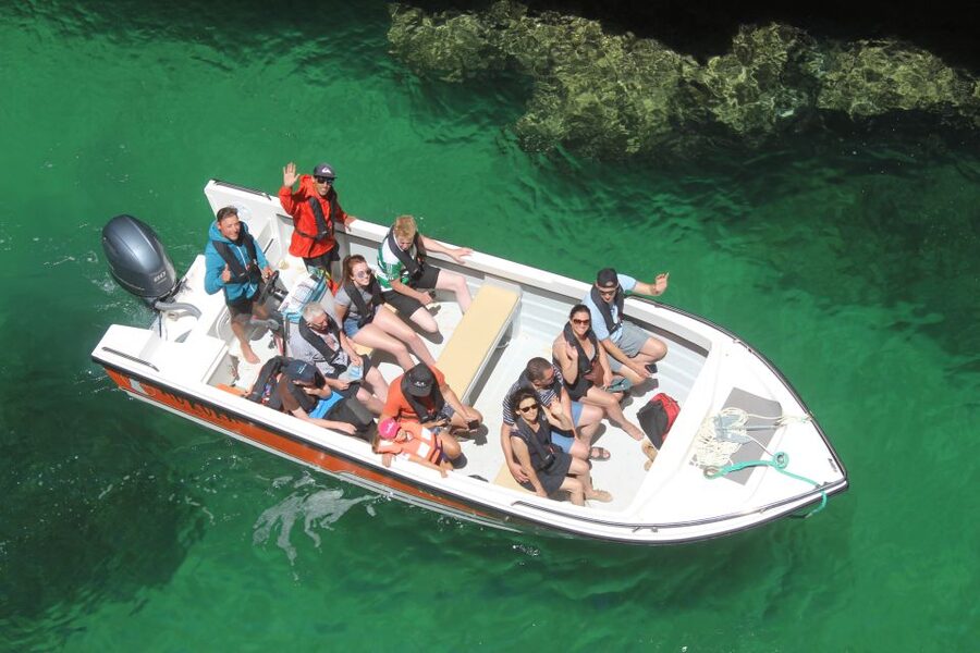 Armação de Pêra: Guided Boat Tour of Benagil's 15 Best Caves - What the guide adds to the ride