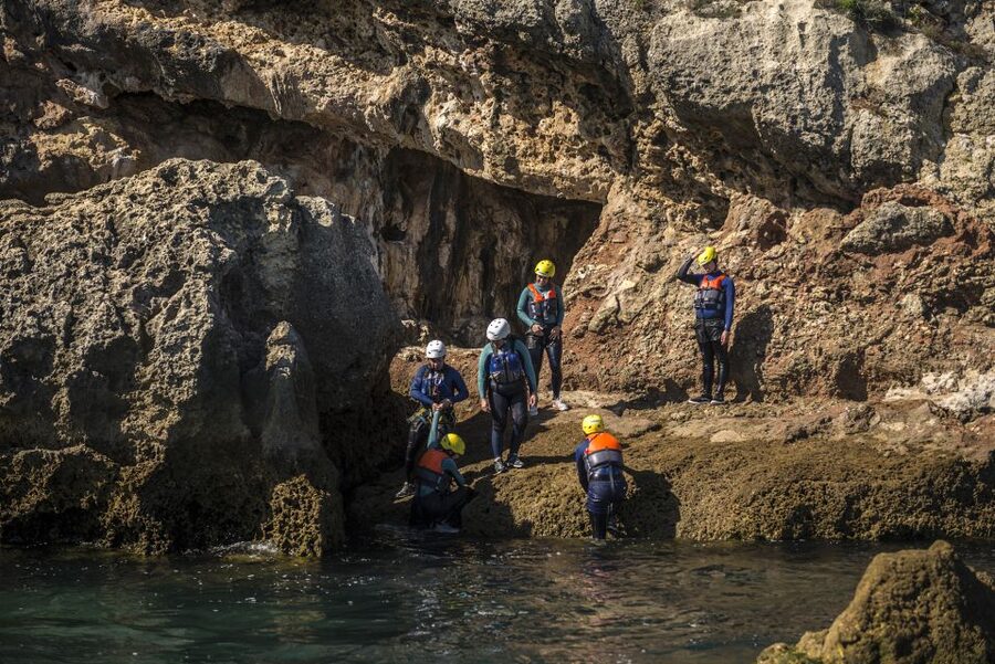 Arrábida: Setubal, Sesimbra Coasteering & Speedboat Tour - Guides, communication, and safety