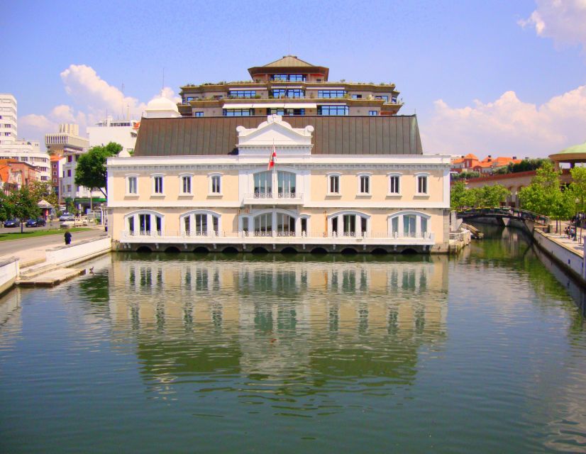 Aveiro: Boat Cruise and City Walking Tour with Sweet Tasting - The pause between walking and cruising