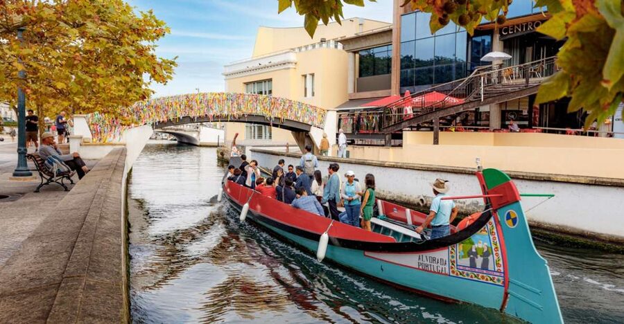 Aveiro: Scenic Guided Boat Tour - Should you book it?