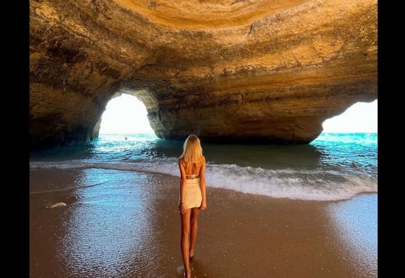 Benagil: Guided Kayak Tour inside caves and Praia da Marinha - Benagil Beach: the safety briefing