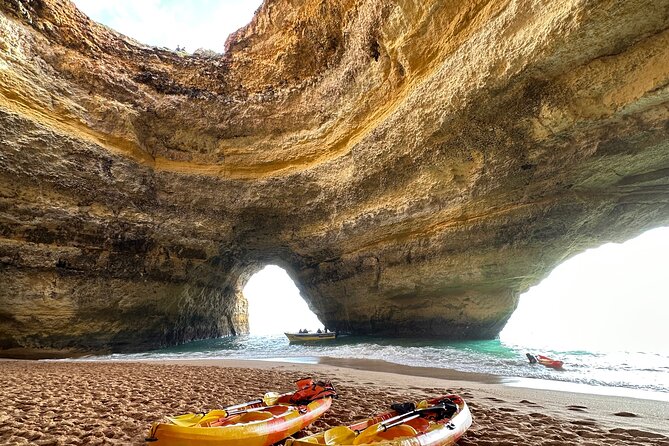 Benagil: Guided tour through the caves and Praia da Marinha - Paddling into Algar de Benagil