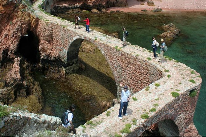 Berlenga Island Small-Group Day Trip from Lisbon - First views of the island and port