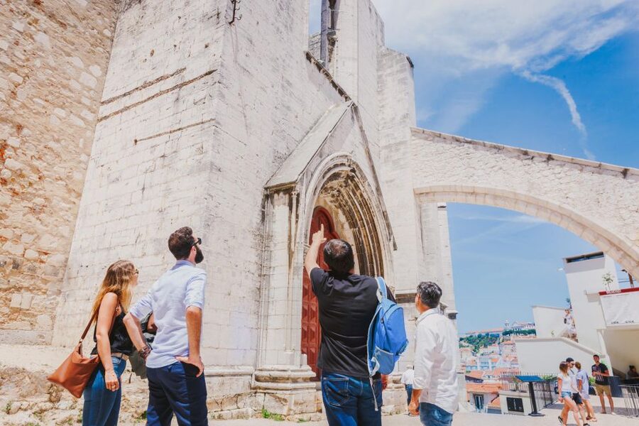 Best of Lisbon Walking Tour: Rossio, Chiado & Alfama - Starting at Rossio, Lisbon’s natural meeting point