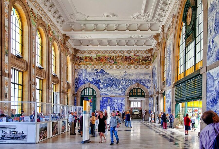 Best of Porto Guided Tour: Cruise & Wine Tasting - São Bento’s tiles are beautiful, but allow for a slow visit