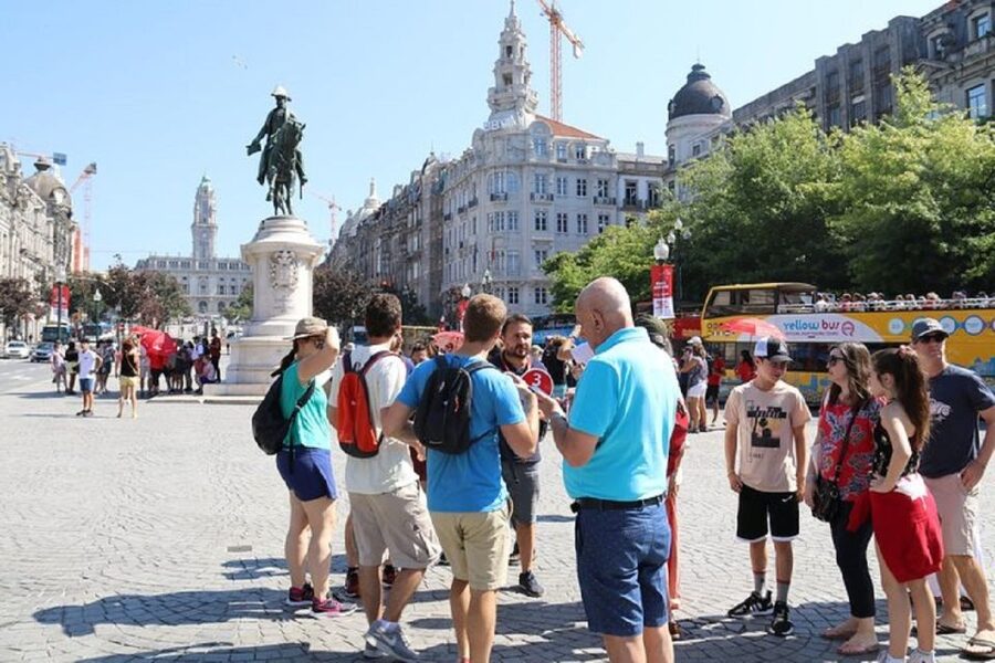 Best of Porto Guided Tour: Cruise & Wine Tasting - Cross the river to Vila Nova de Gaia for the Port cellar