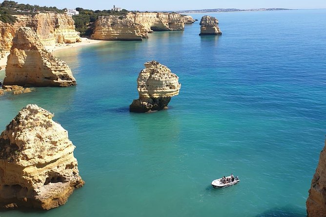 Boat Trip to the Benagil Caves from Armação de Pêra - The eastern beaches: Beijinhos, Tremoços, and Nossa Senhora da Rocha