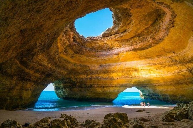 Boat trip to the caves of Benagil - The fast run along the Algarve coast