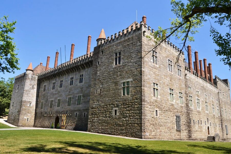 Braga & Guimarães Tour: Small Historical Group Tour - What the guides add to the day