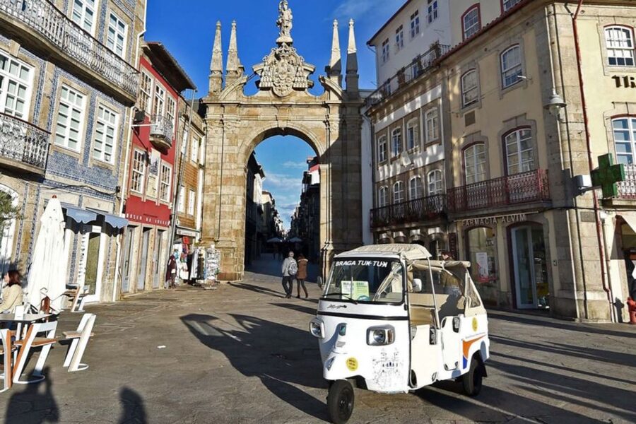Braga: Tuk Tuk City Tour - Roman Braga at the Thermae and Carvalheiras