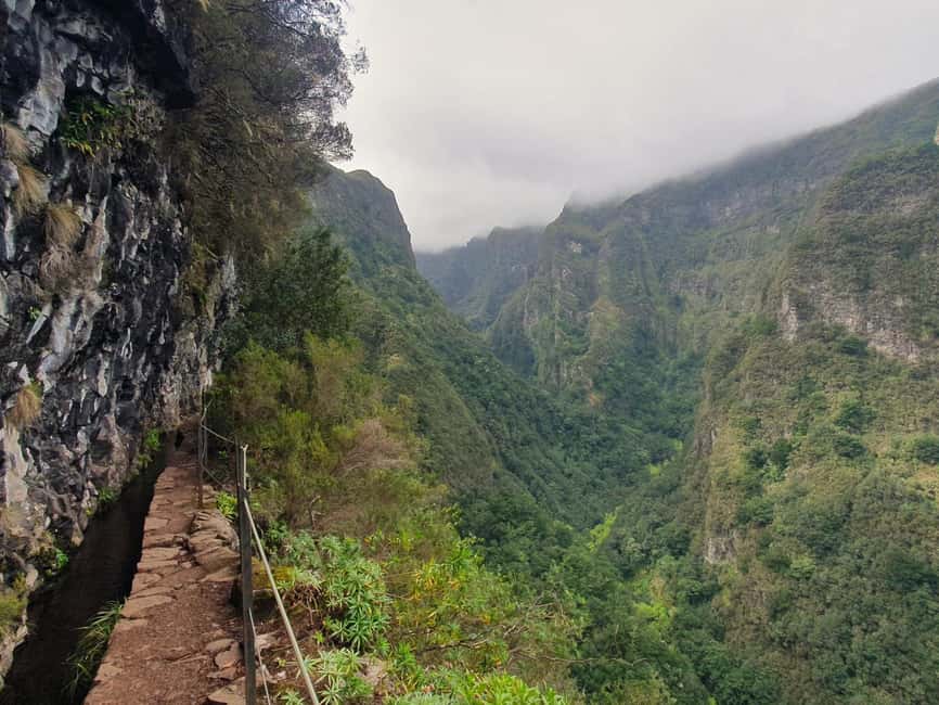 Caldeirão Verde: Queimadas PR9 Transfer and Self-Guided Hike - From your hotel to Queimadas Natural Park