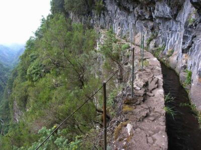 Caldeirão Verde: Queimadas PR9 Transfer and Self-Guided Hike