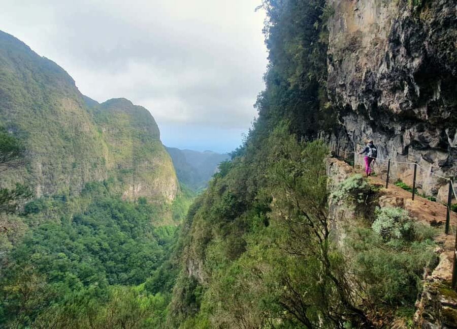 Caldeirão Verde: Queimadas PR9 Transfer and Self-Guided Hike - Waterfalls are beautiful, and sometimes unavoidable