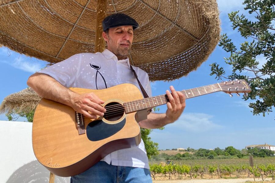 Carvoeiro/Portimão/Alvor: Wine Tour w/ Tasting, Tapas, Music - Buying wine, olive oil, and local products