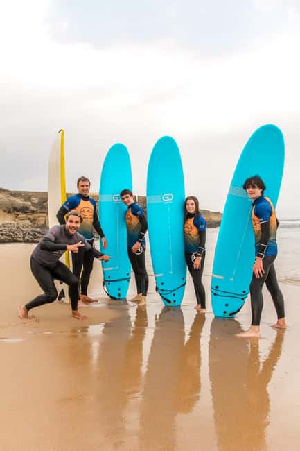 Cascais: Local Surf Experience - Meeting the surf bus at Carcavelos Beach