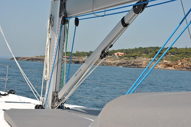Cascais Private Sailing 2h Cruise with a drink - Estoril and Tamariz Beach