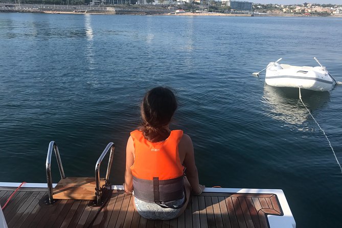 Cascais Private Sailing 2h Cruise with a drink - Morning or afternoon: choosing your sailing time