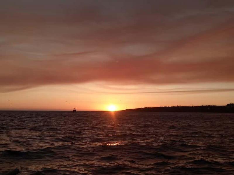 Cascais: Sunset Boat Trip with Welcome Drinks - Cascais from the sea: villas, chateaux, and old defenses