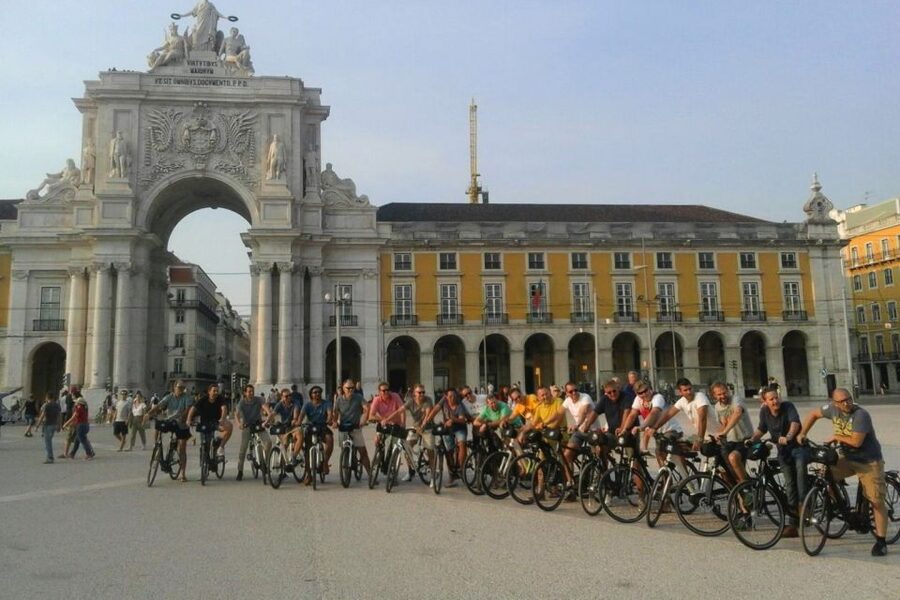 Central Lisbon 3-Hour Guided E-Bike Tour - What the guide adds to the ride