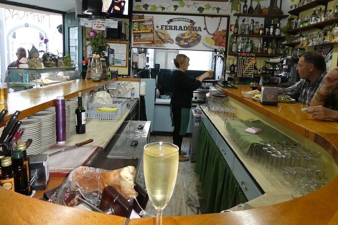 Classic Food Tour - Lagos - Four historic sights between the tastings