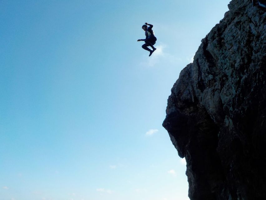 Coasteering Algarve: Cliff Jump, Swim & Climb in Sagres - Starting at the Coastline Algarve base