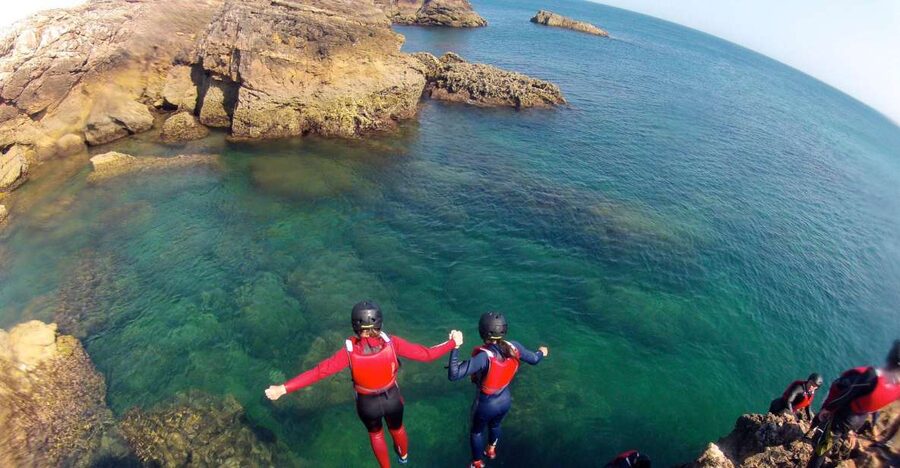 Coasteering Algarve: Cliff Jump, Swim & Climb in Sagres - Walking down to Ingrina Beach