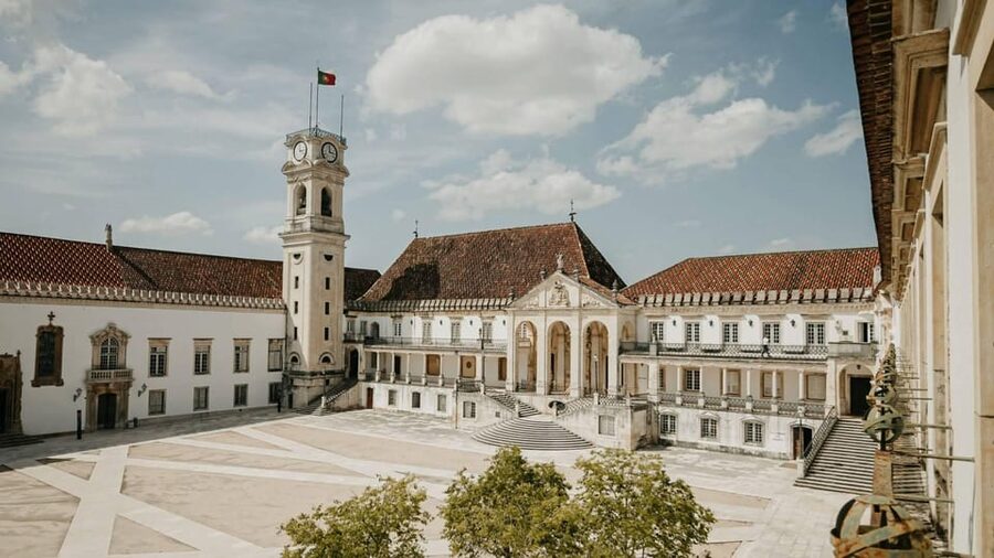 Coimbra: Guided tour with a local student - Starting at Praça da República